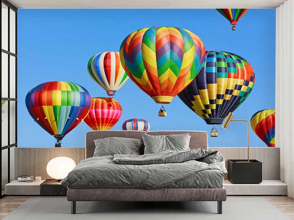 Renkli Sıcak Hava Balonu Duvar Kağıdı – Eviniz İçin Canlı ve Macera Dolu Dekor
