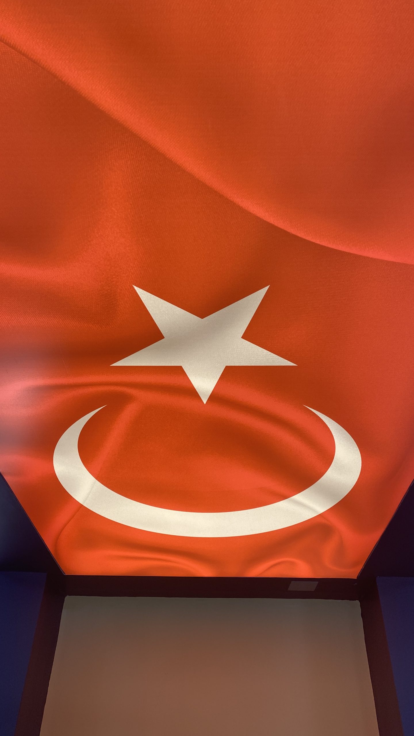 Türk Bayraklı Gergi Tavan | Estetik ve Özgün Model