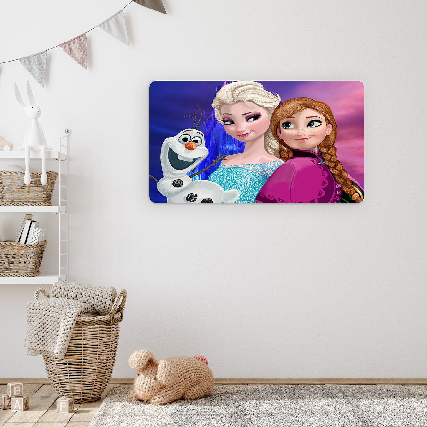 Frozen Karakterli Duvar Kağıdı - Canlı Renkler ve Eğlenceli Tasarım