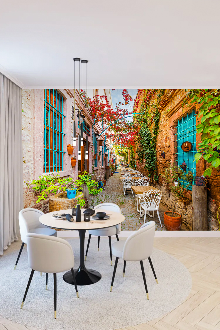 Çiçekli Taş Sokak Kafe Manzaralı Duvar Kağıdı - Görsel 4