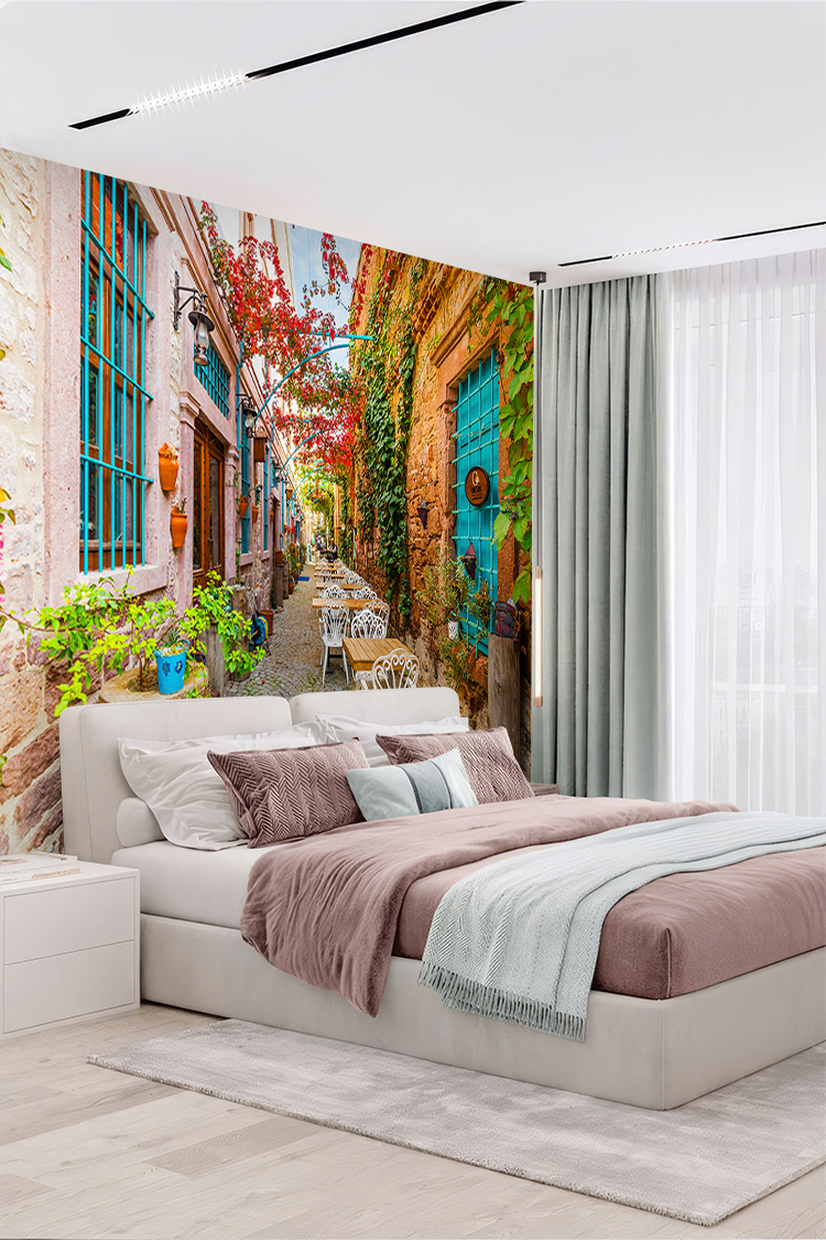 Çiçekli Taş Sokak Kafe Manzaralı Duvar Kağıdı - Görsel 5