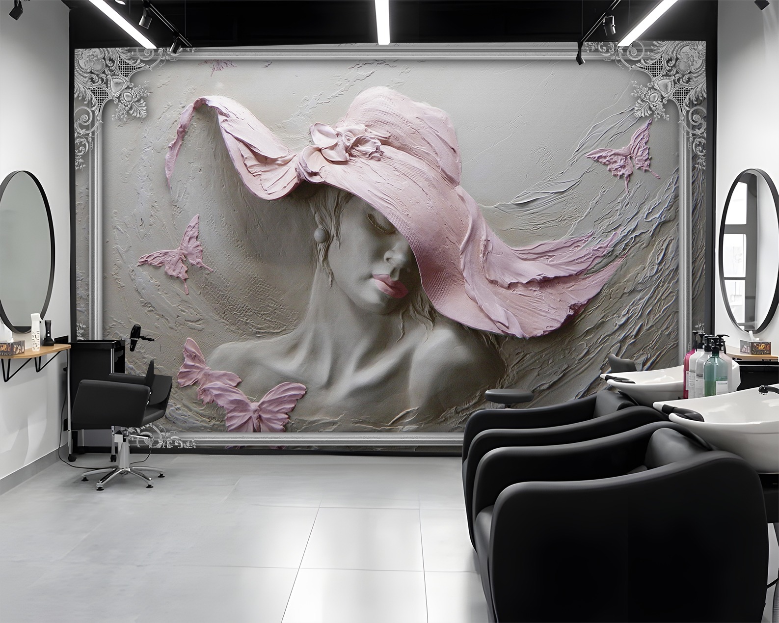 Pembe Şapkalı Kadın ve Kelebekler